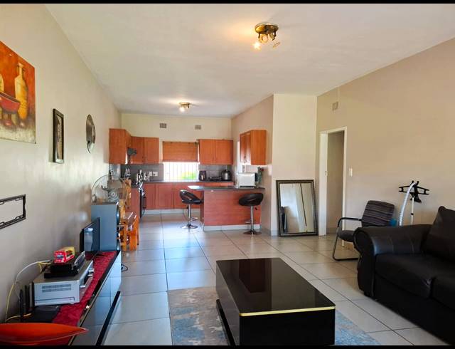 3 BEDROOM FLAT FOR SALE IN THREE RIVERS PROPER